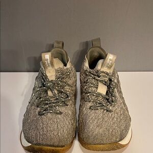 Nike LeBron Men’s Basketball Shoes Size 9.5 Gray Knit Athletic Sneakers